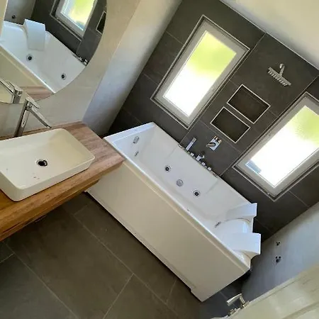 Kristal Villa *